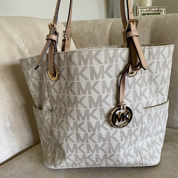 Michael Kors Jet Set Tote - Picture 1 of 8